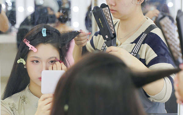 初高中生不想读书,想学化妆该怎么选学校?